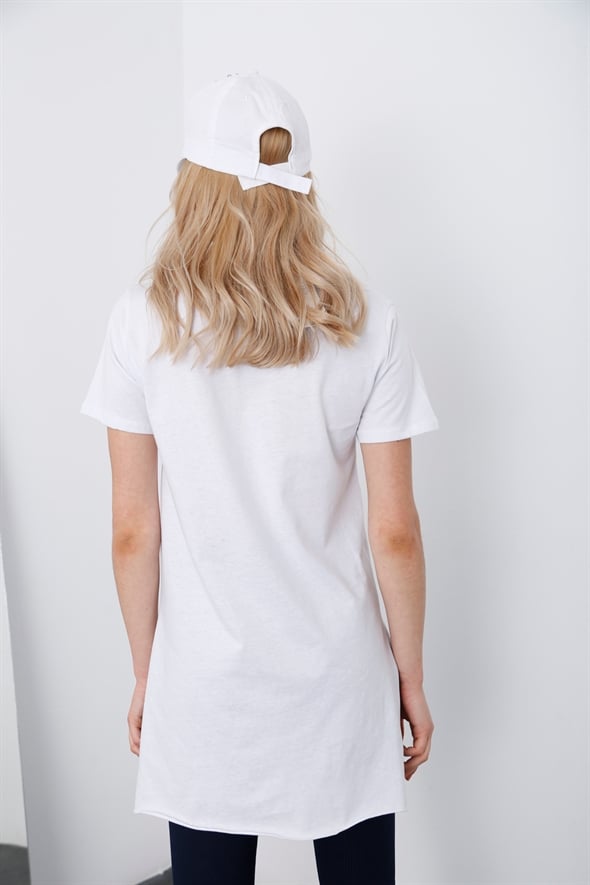 Beyaz V Yaka Yırtmaçlı Tshirt 8004