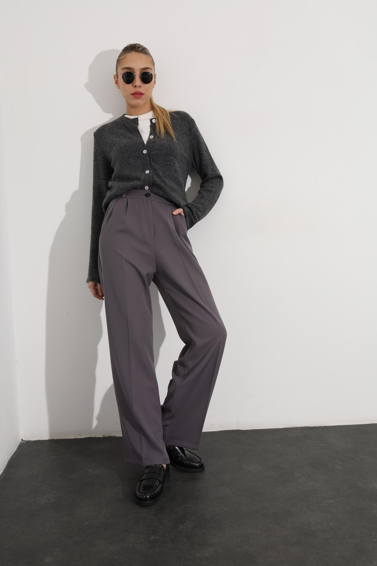 Bodibilder bilan jinsiy aloqa Rus pornosi: yosh yigit etuk ayolni sikadi