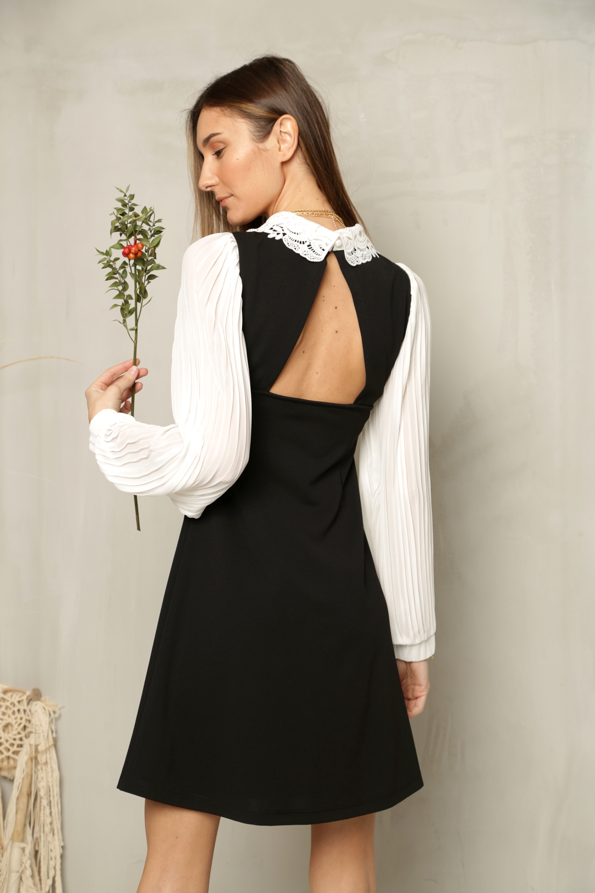 Siyah-Beyaz Sırt Dekolteli Mini Elbise M32402 - 5in1Canpolat
