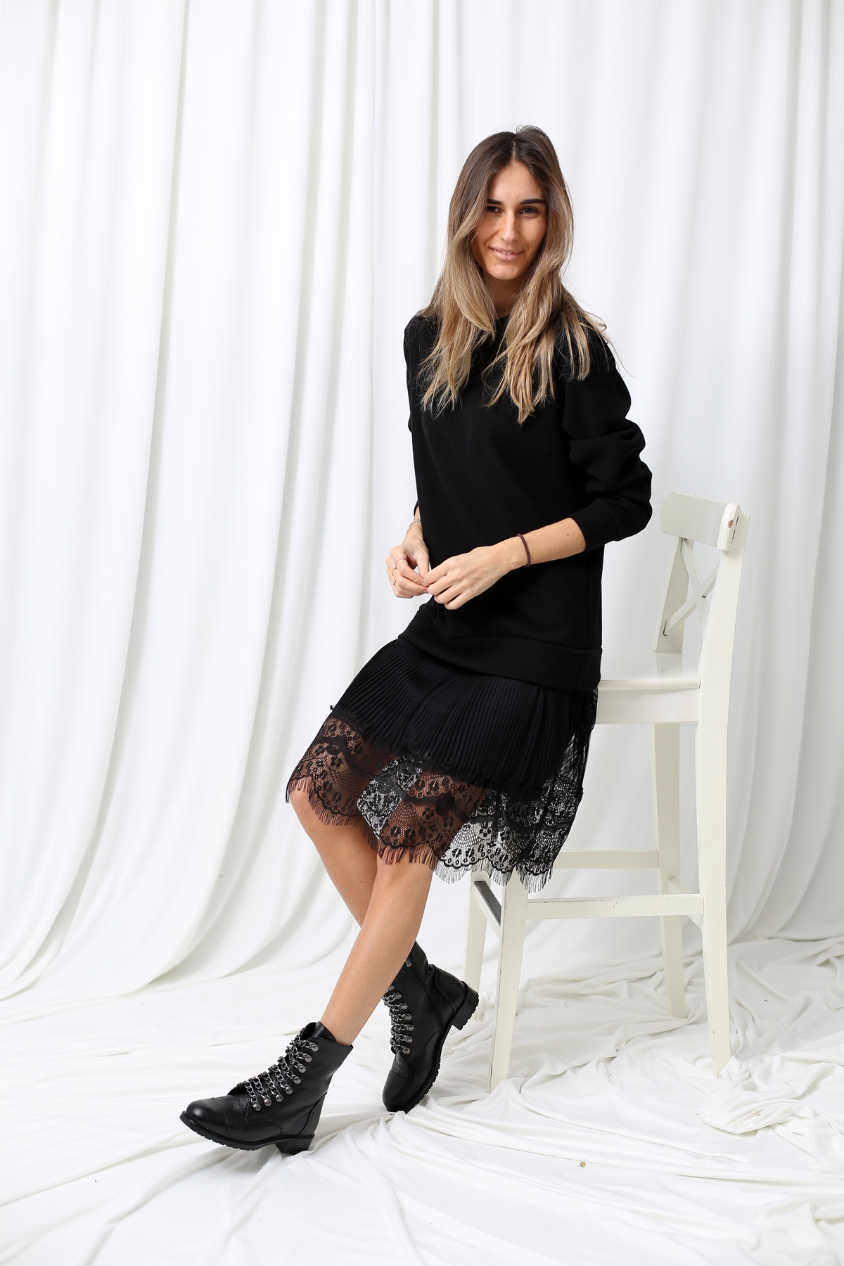Siyah Etek Ucu Dantelli Elbise | ELBİSE
