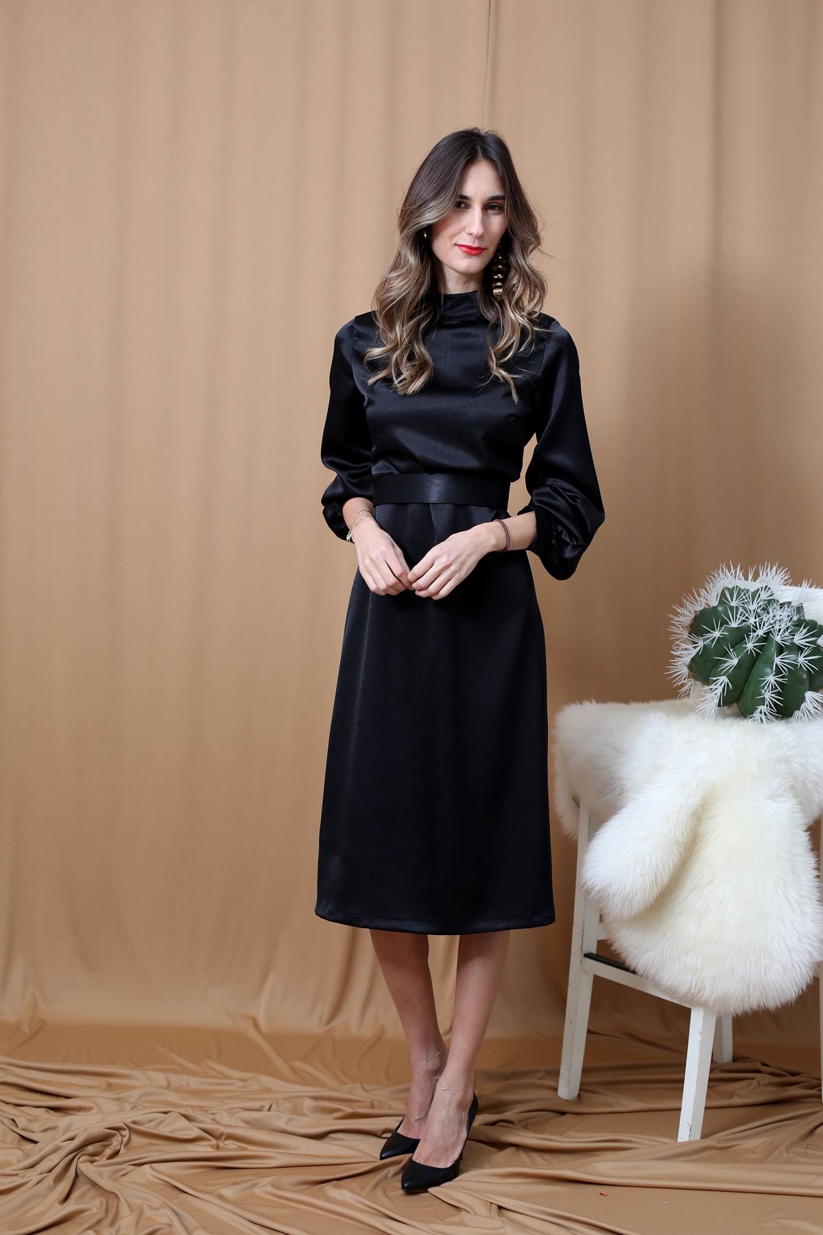 Siyah Saten Boğazlı Elbise | ELBİSE