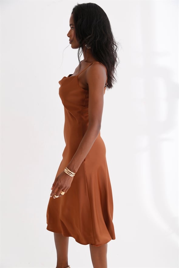 Kahverengi Askılı Degaje Elbise 21555