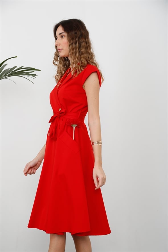 Kırmızı Önü Düğmeli Kuşaklı Elbise 1945