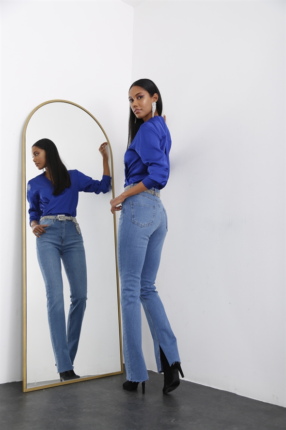 Mavi Paçası Yırtmaçlı Slim Fit Jean 