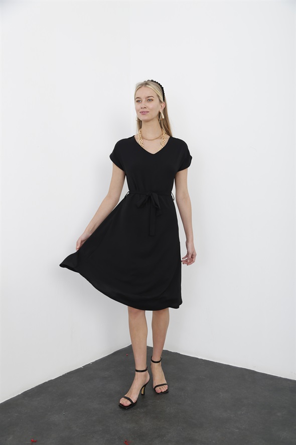 Siyah V Yaka Kuşaklı Elbise 24837