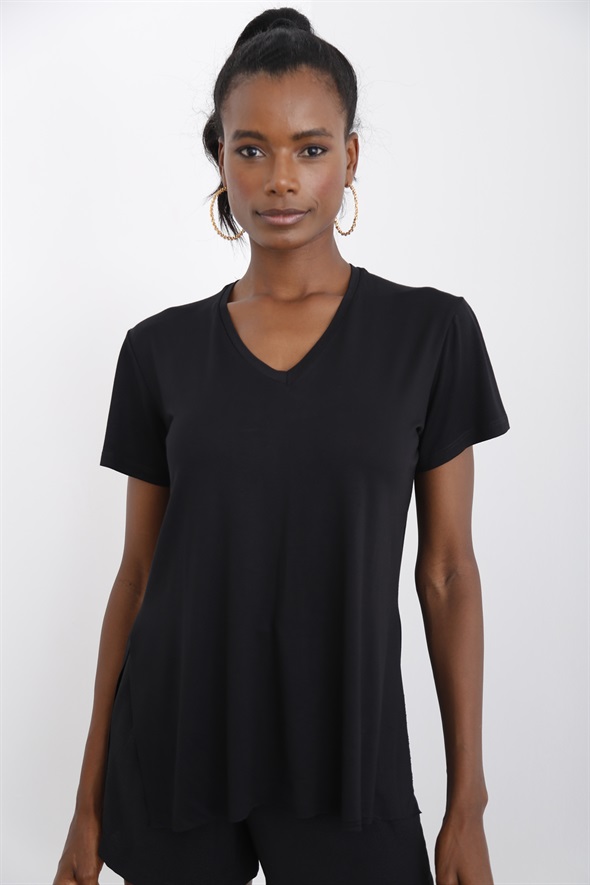 Siyah V Yaka Yırtmaçlı Tshirt 002