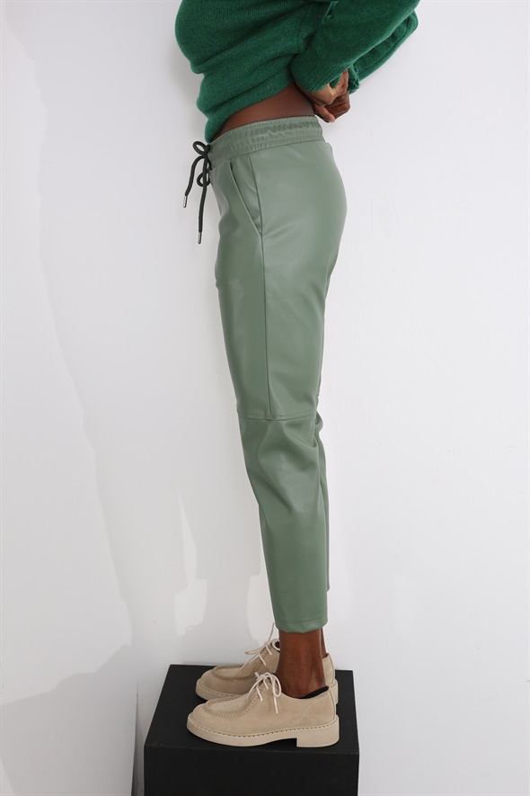 Yeşil Beli Lastikli Deri Pantolon 22022