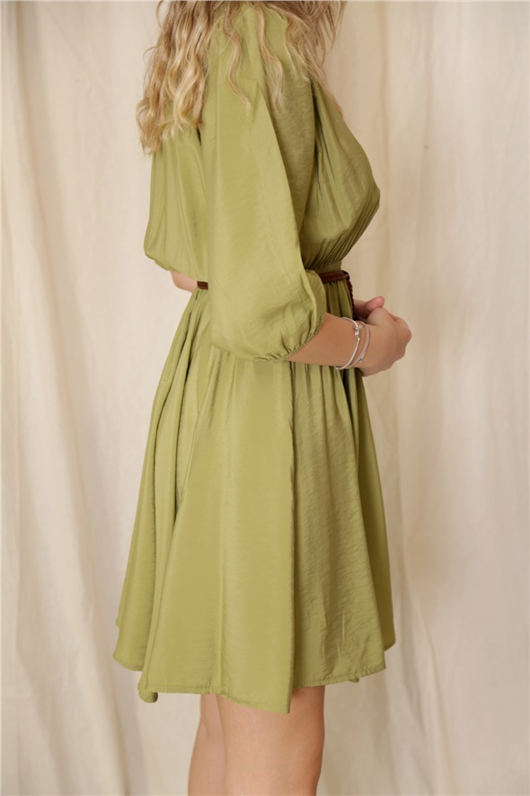 Yeşil Kemer Detaylı Beli Lastikli Elbise 