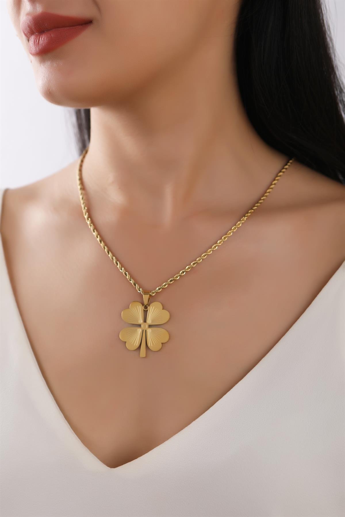 Gold Plated Twisted Chain Clover Necklace