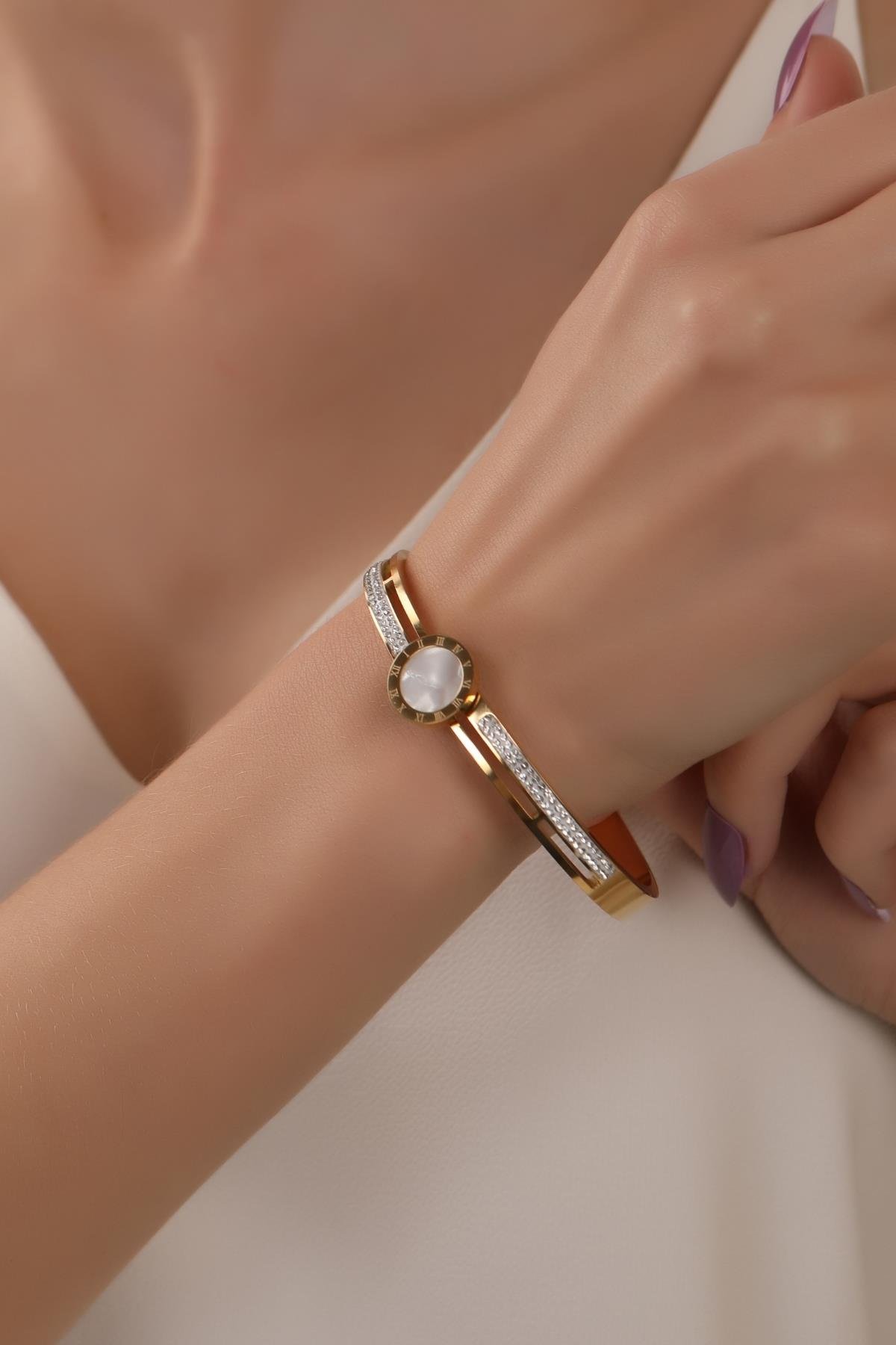 Altın Kaplama Zirkon Taşlı Beyaz Sedef Kelepçe Bilezik