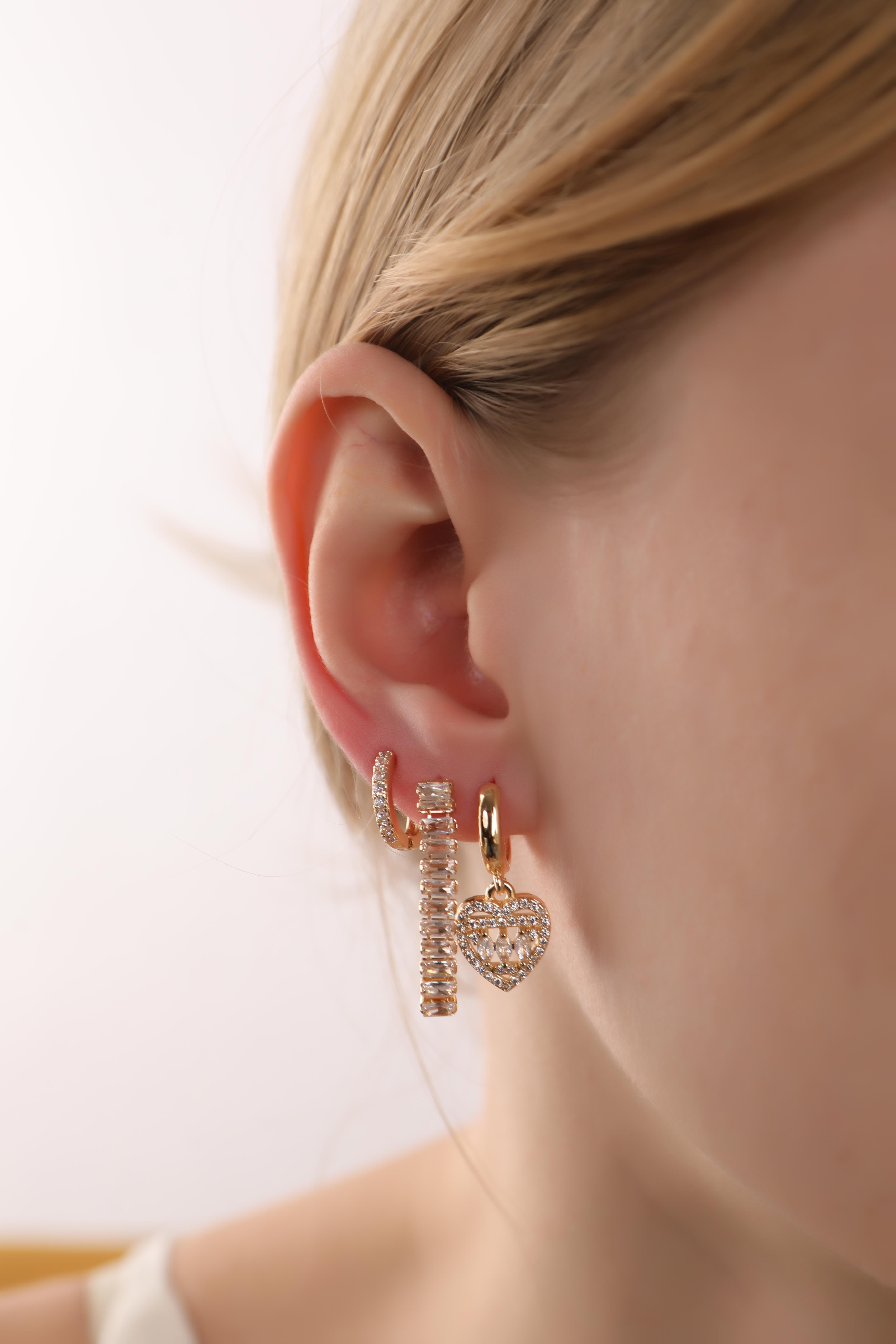 Altın Kaplama Zirkon Taşlı Kalp Detaylı Üçlü Set Küpe