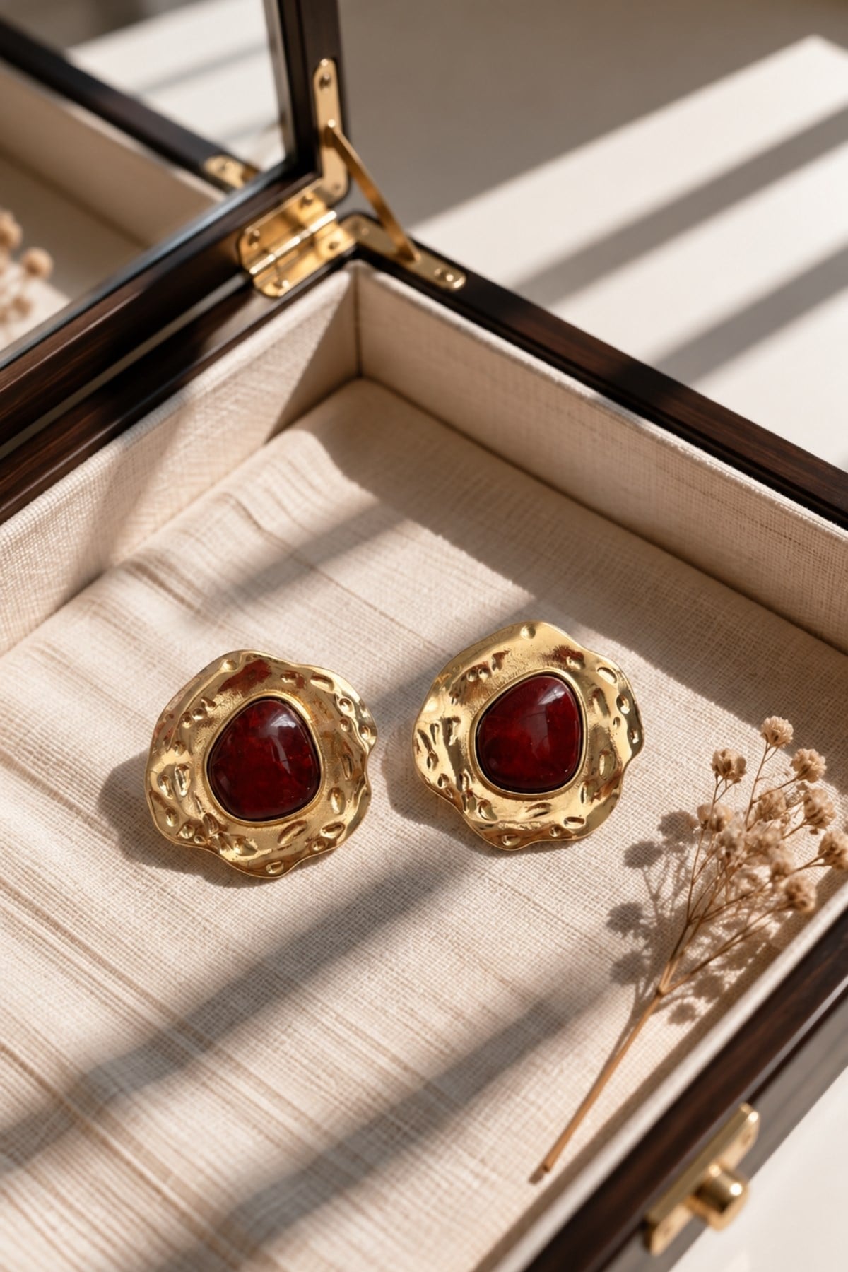 Bordo Plaka Dokulu Gold Vintage Küpe