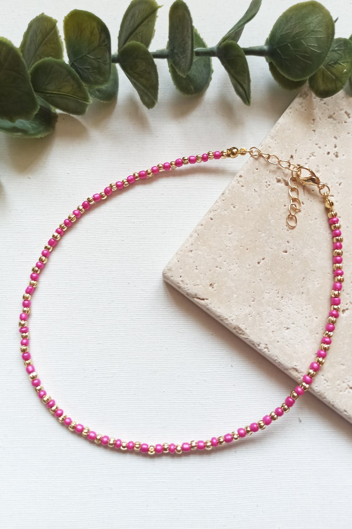 Fuşya Gold Boncuklu Choker Kolye