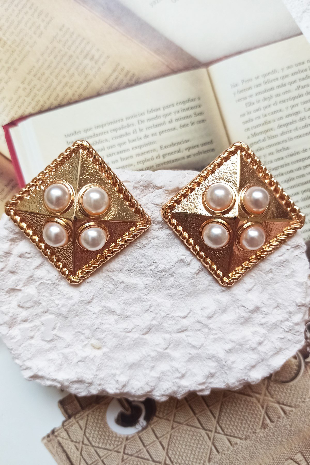 İnci Detay Baklava Plaka Küpe