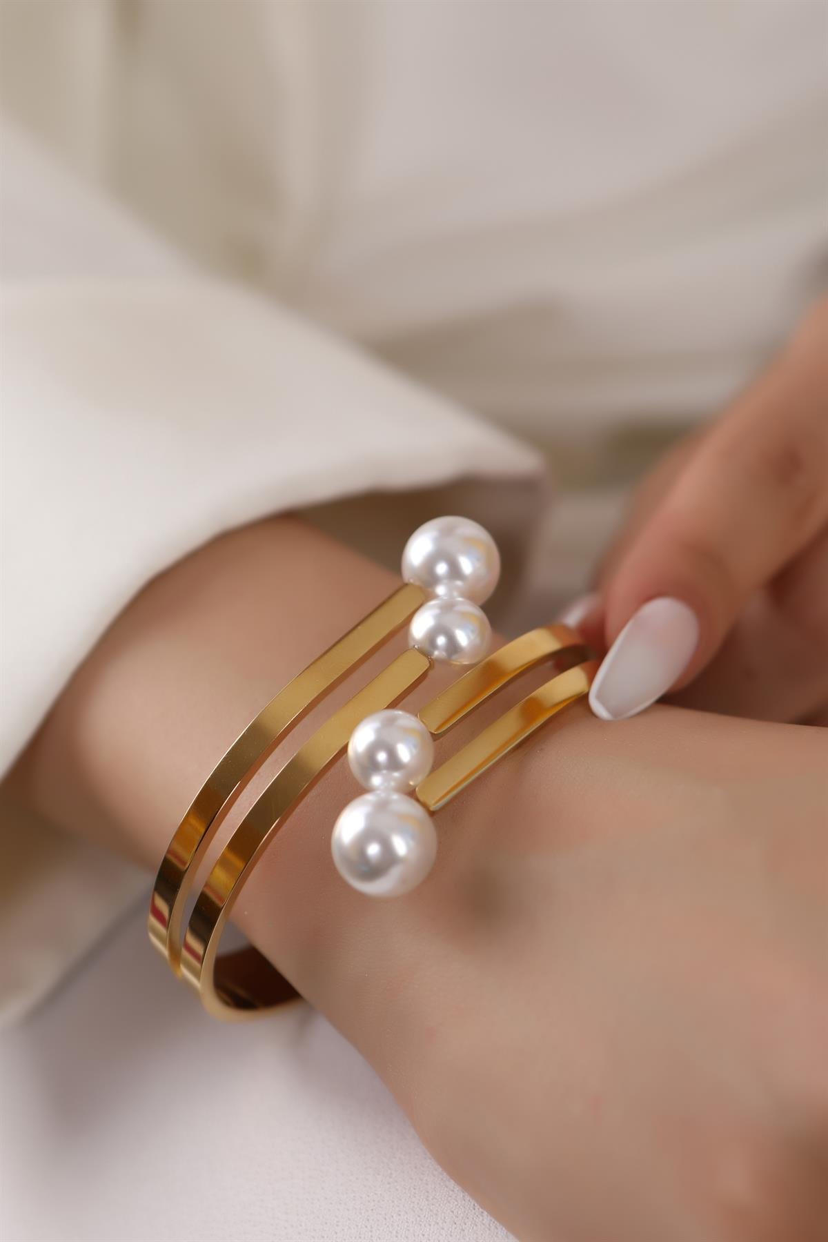 Pearl Detailed Cuff Bracelet