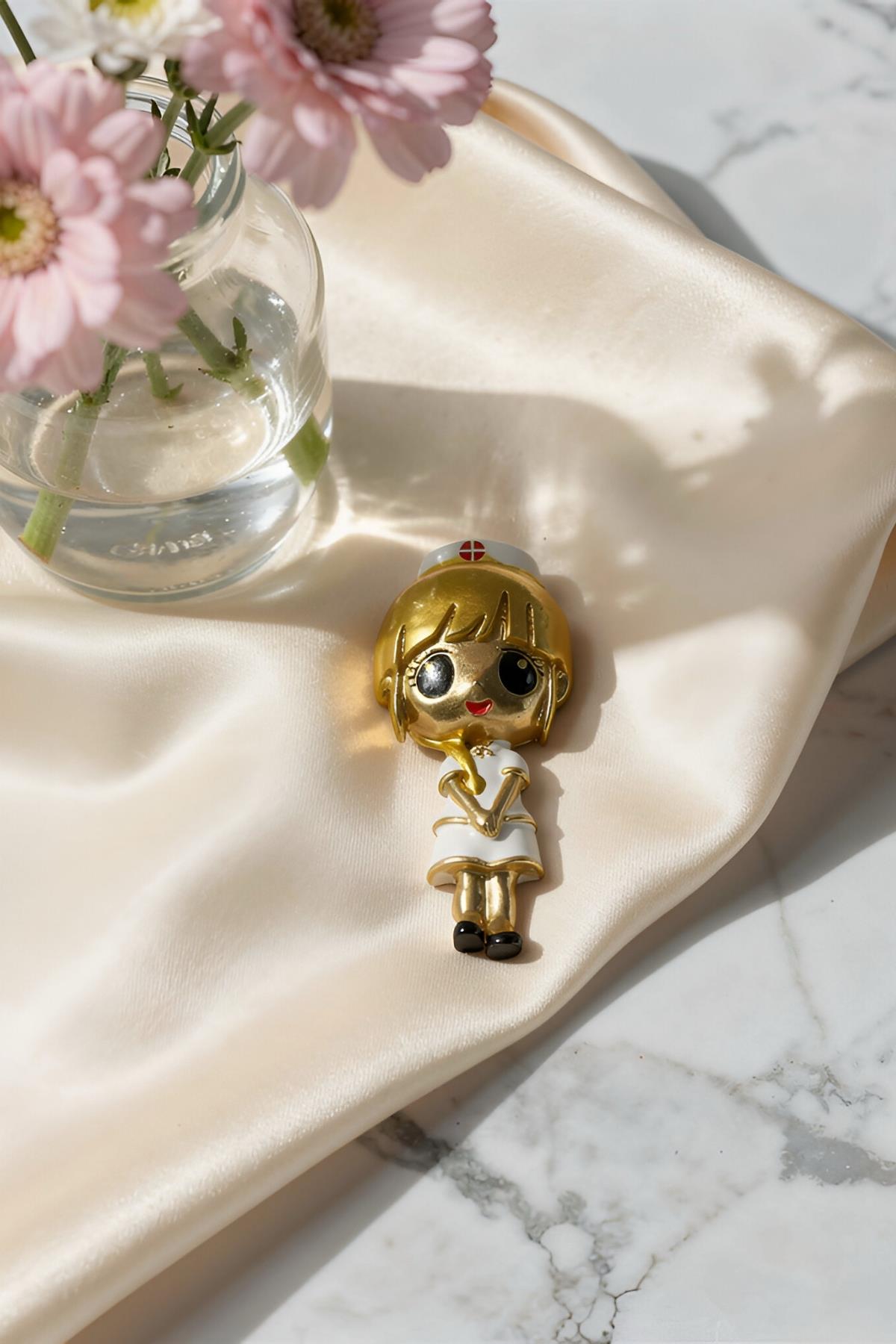 Mineli Hemşire Figürlü Broş