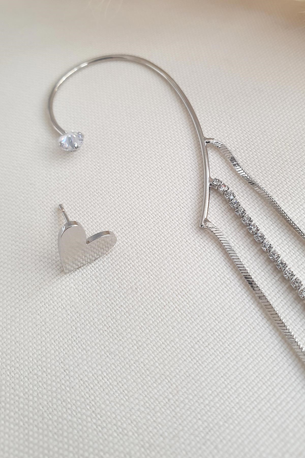 Silver Kalp Sallantılı Kulak Arkası Kıkırdak Küpe AKE4591