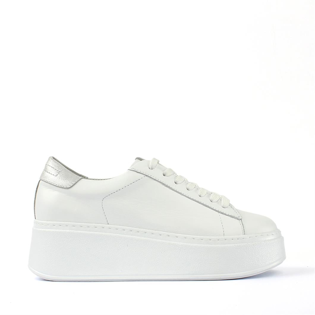 Kadın Beyaz Bağcıklı Kalın Tabanlı Deri Sneaker