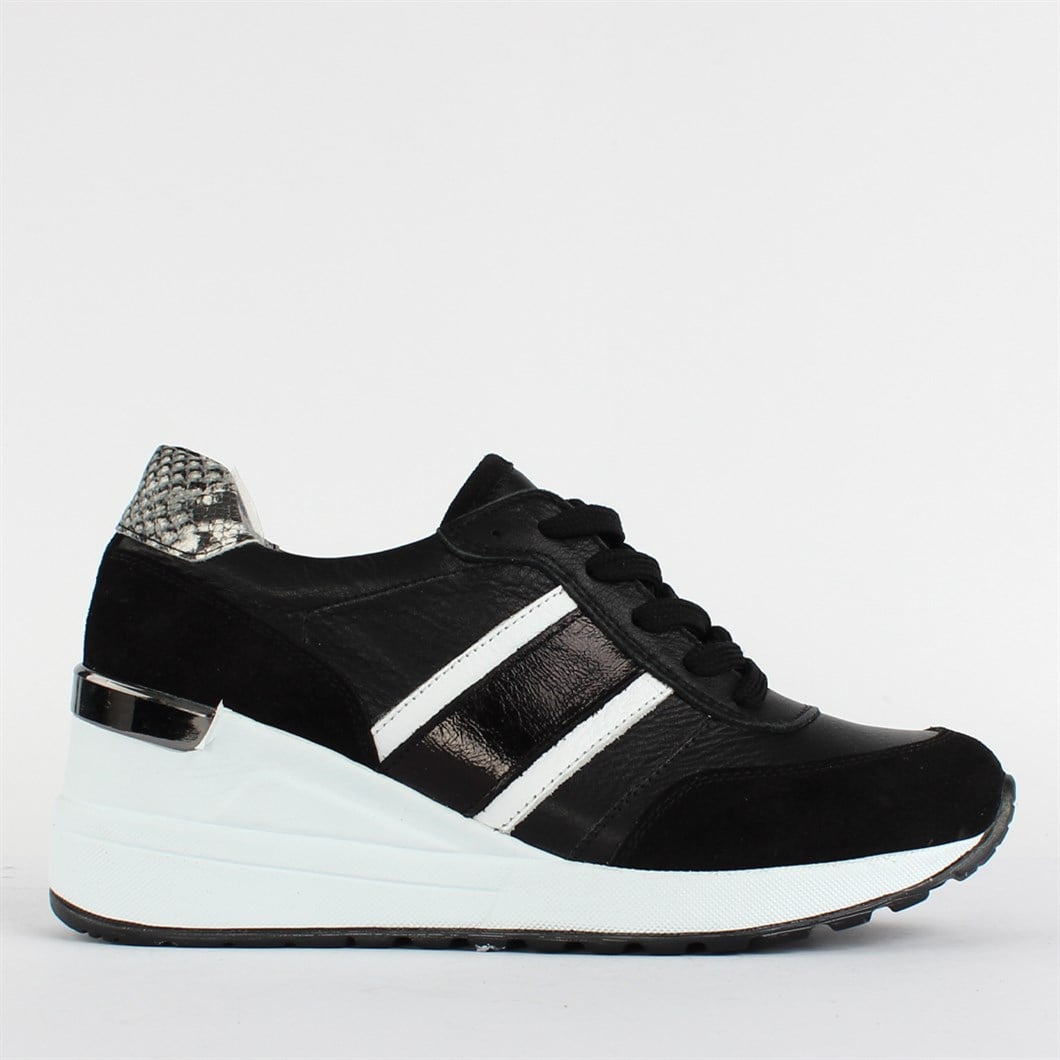 Kadın Siyah Bağcıklı Kalın Tabanlı Deri Sneaker