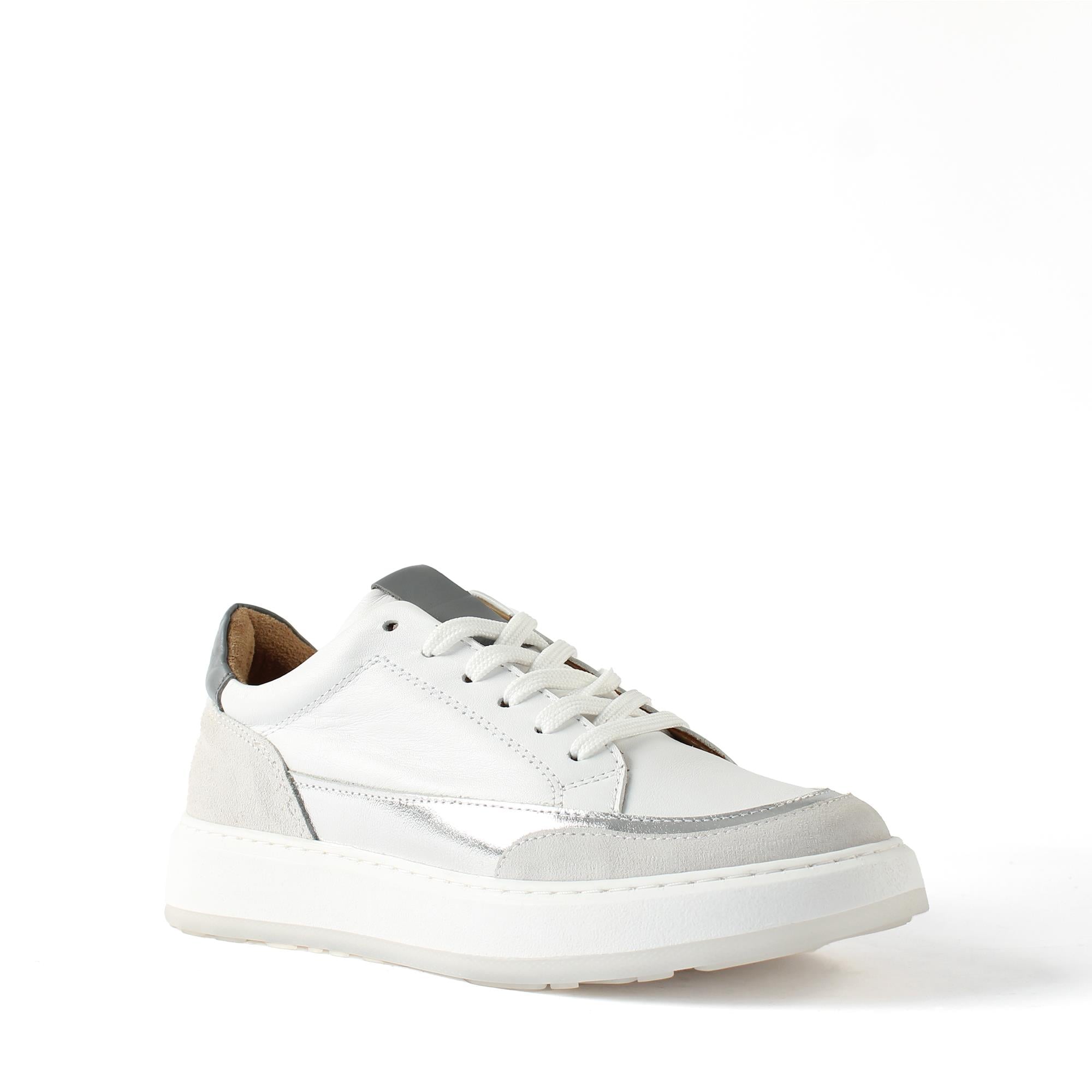 Kadın Beyaz Bağcıklı Kalın Tabanlı Deri Sneaker