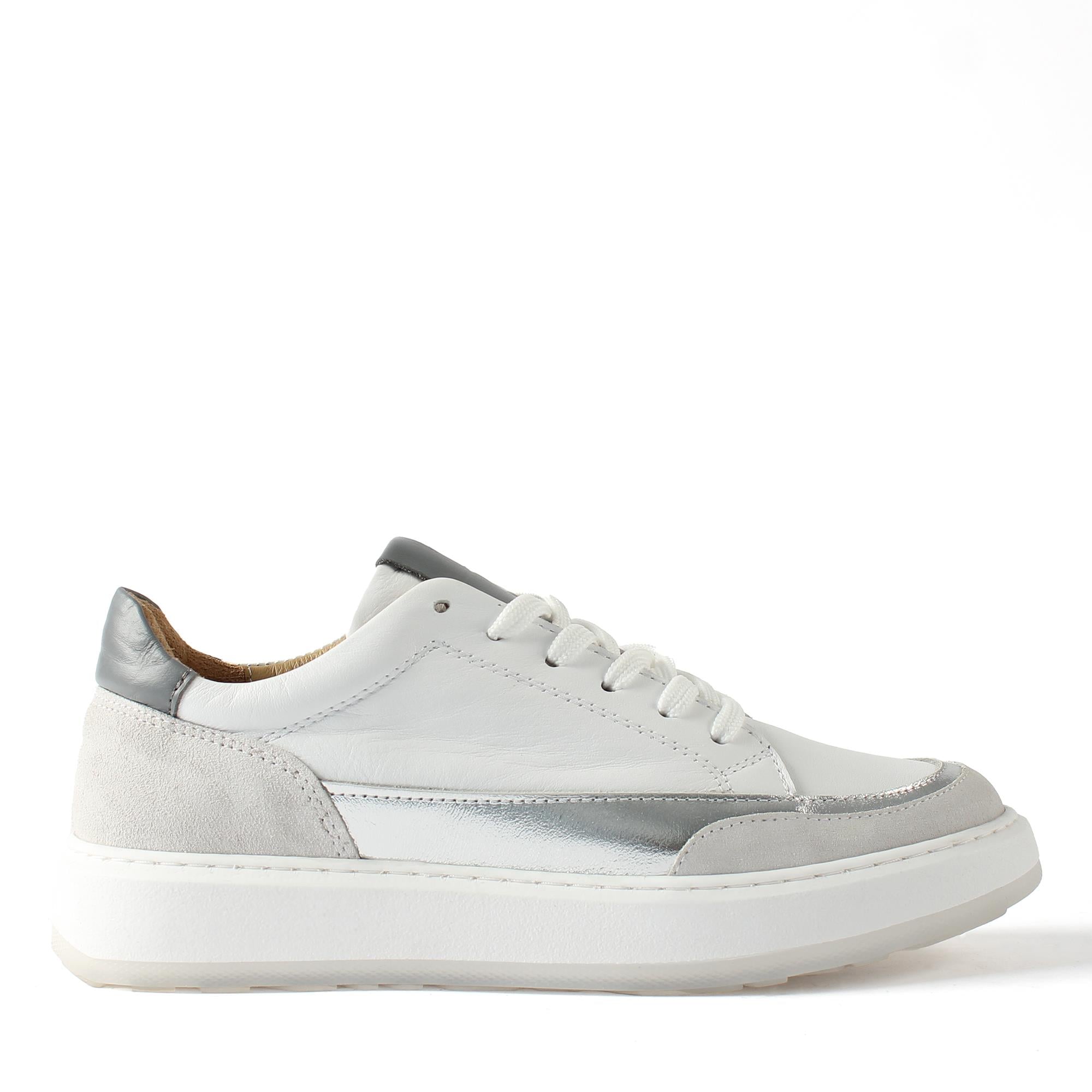 Kadın Beyaz Bağcıklı Kalın Tabanlı Deri Sneaker
