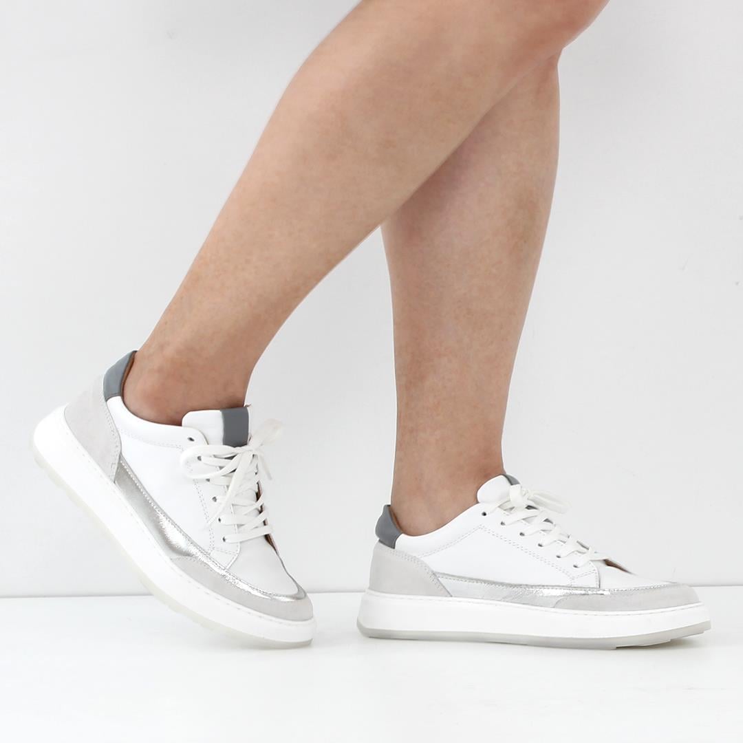 Kadın Beyaz Bağcıklı Kalın Tabanlı Deri Sneaker