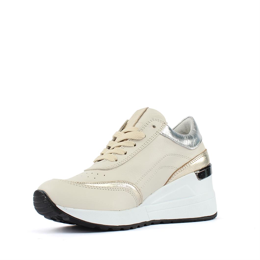Kadın Bej Bağcıklı Parlak Deri Sneaker