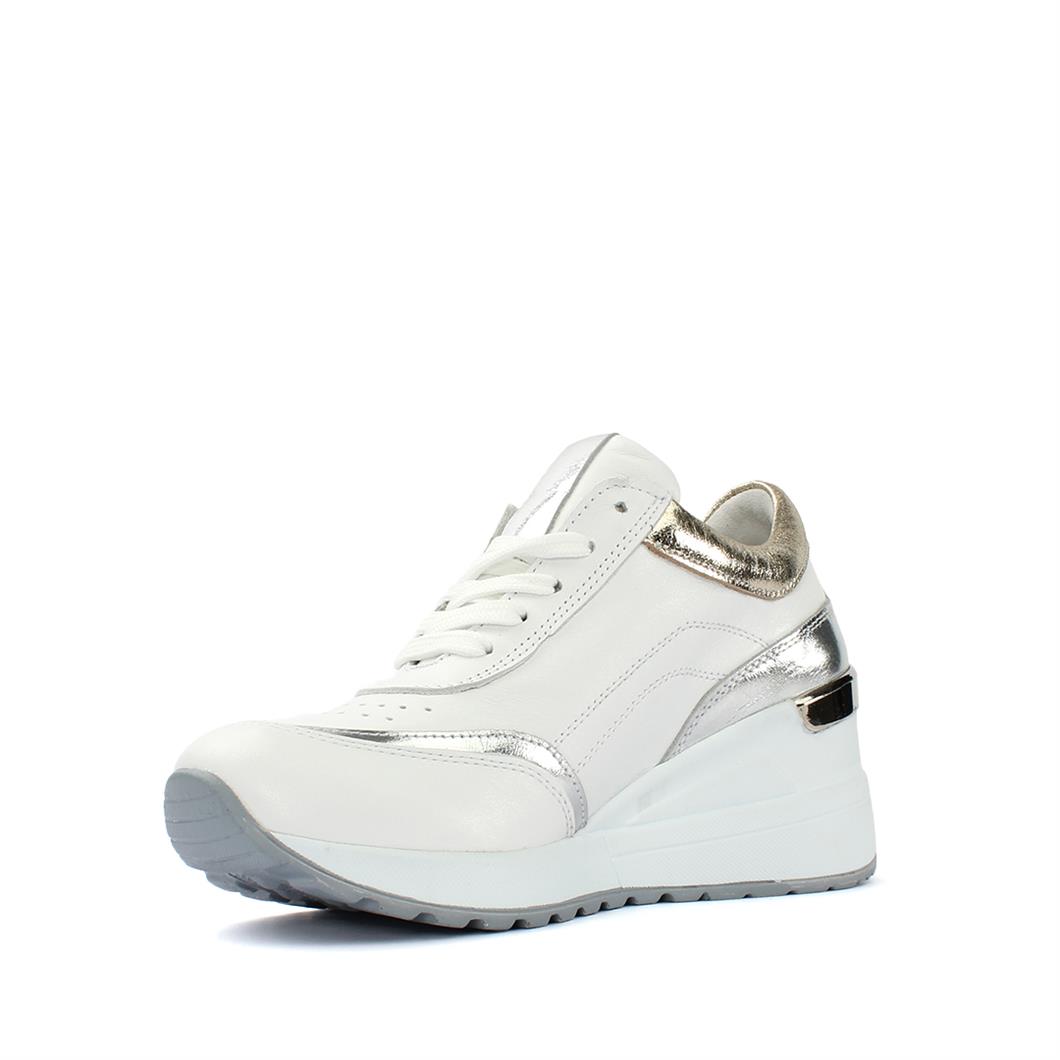 Kadın Beyaz Bağcıklı Parlak Deri Sneaker