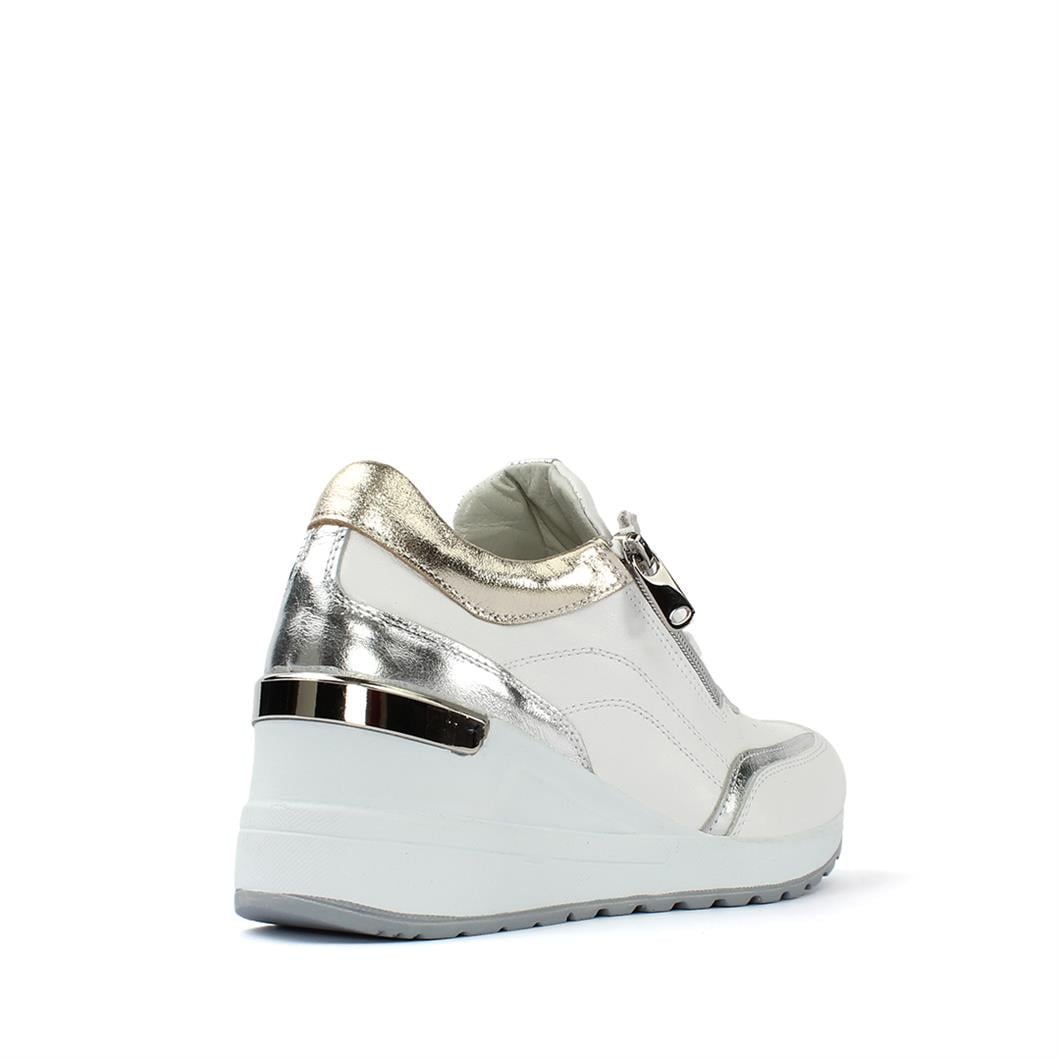 Kadın Beyaz Bağcıklı Parlak Deri Sneaker