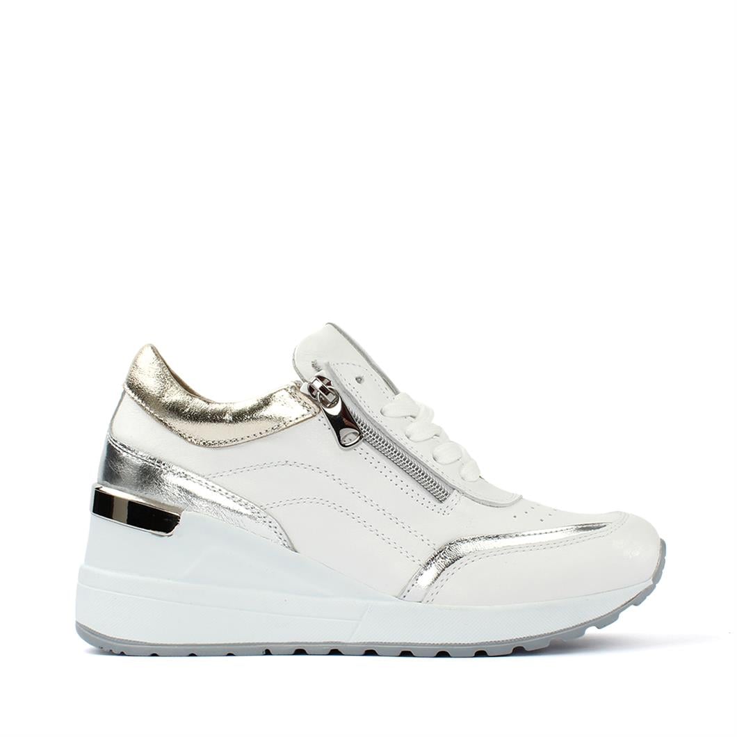 Kadın Beyaz Bağcıklı Parlak Deri Sneaker