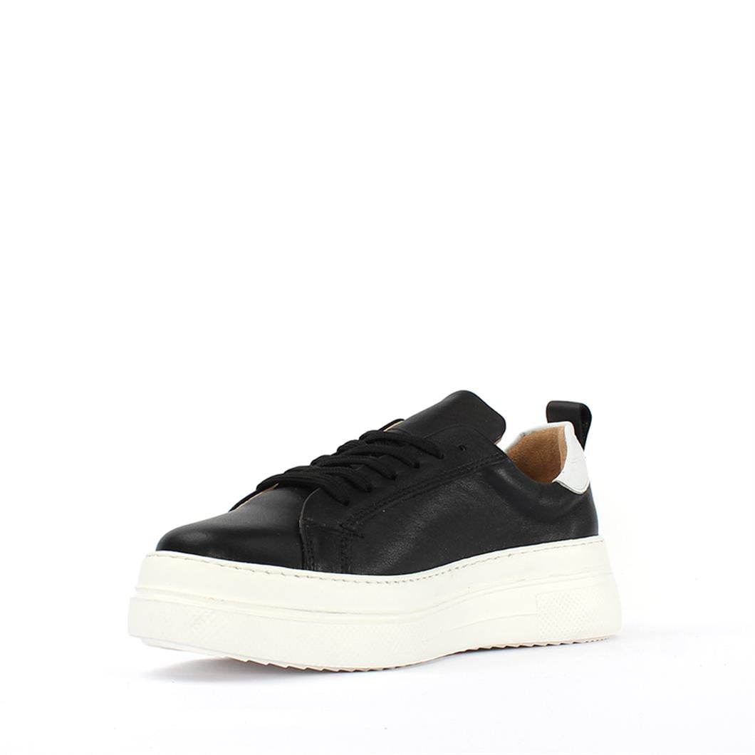 Kadın Siyah Bağcıklı Kalın Tabanlı Deri Sneaker