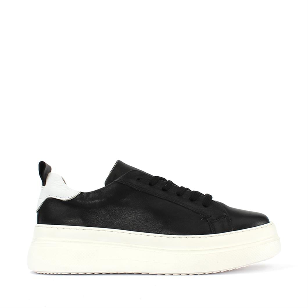 Kadın Siyah Bağcıklı Kalın Tabanlı Deri Sneaker