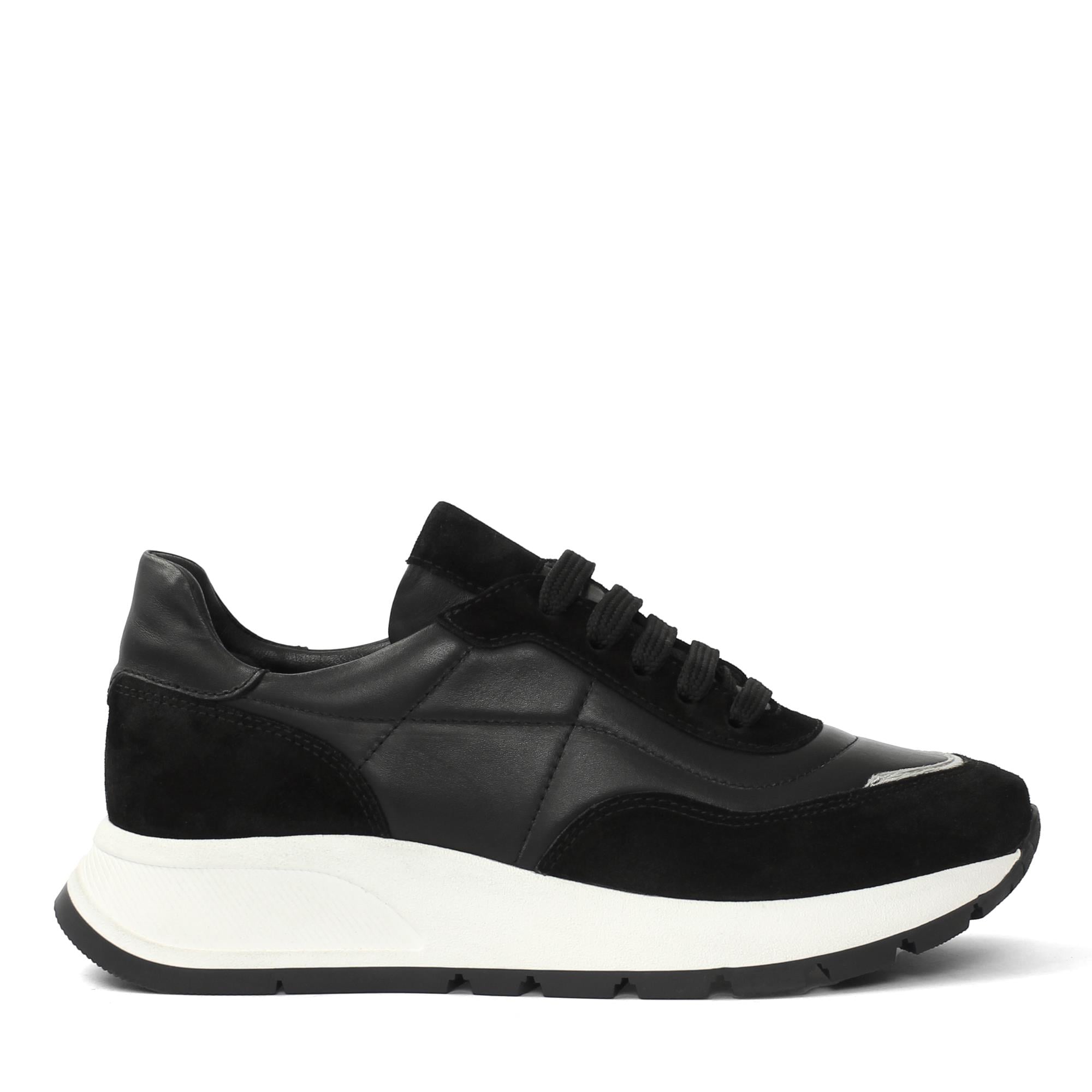 Kadın Siyah Bağcıklı Kalın Tabanlı Deri Sneaker