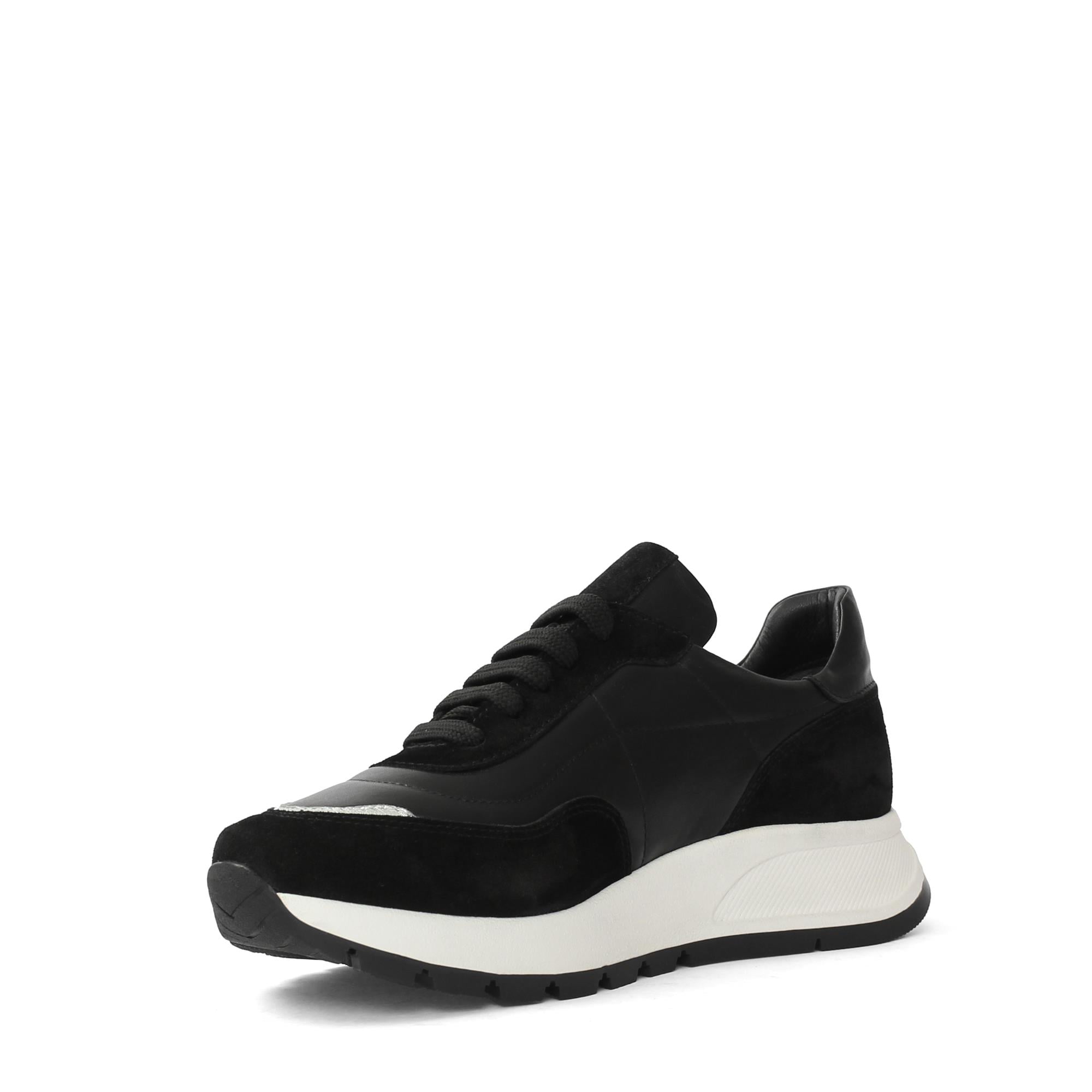 Kadın Siyah Bağcıklı Kalın Tabanlı Deri Sneaker