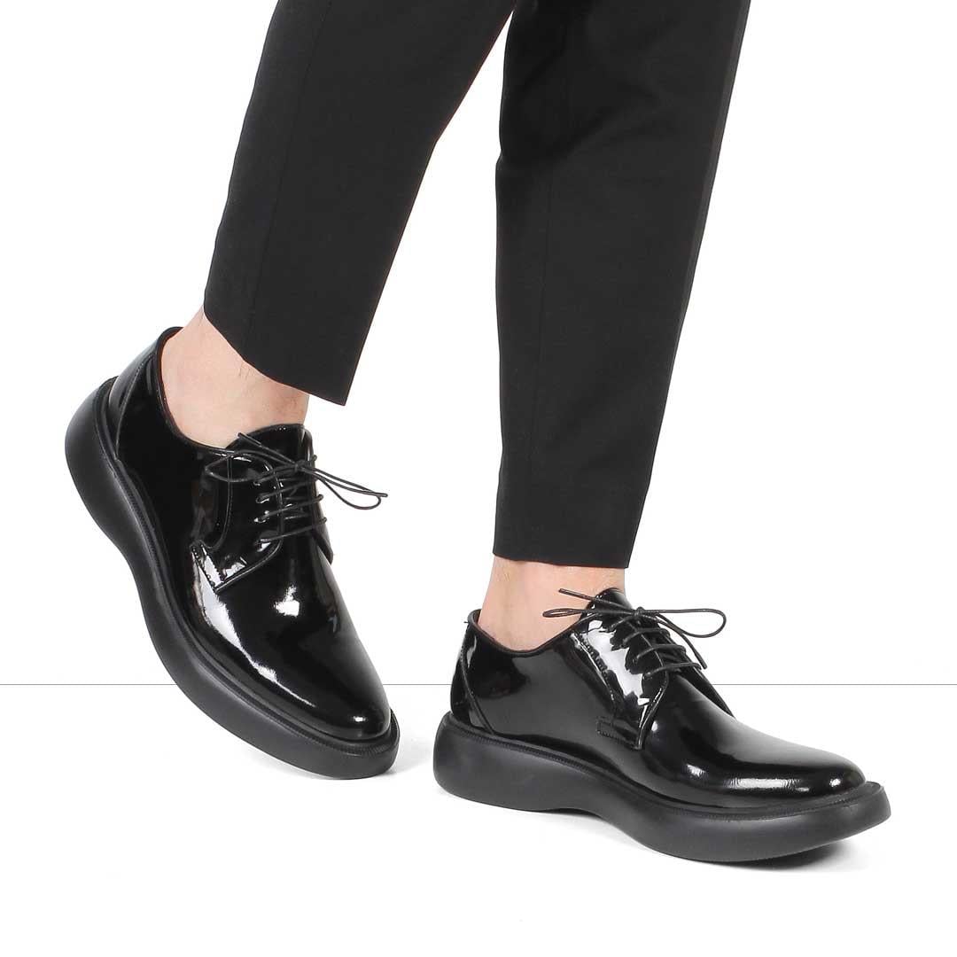 Erkek Siyah Bağcıklı Kalın Tabanlı Rugan Deri Ayakkabı