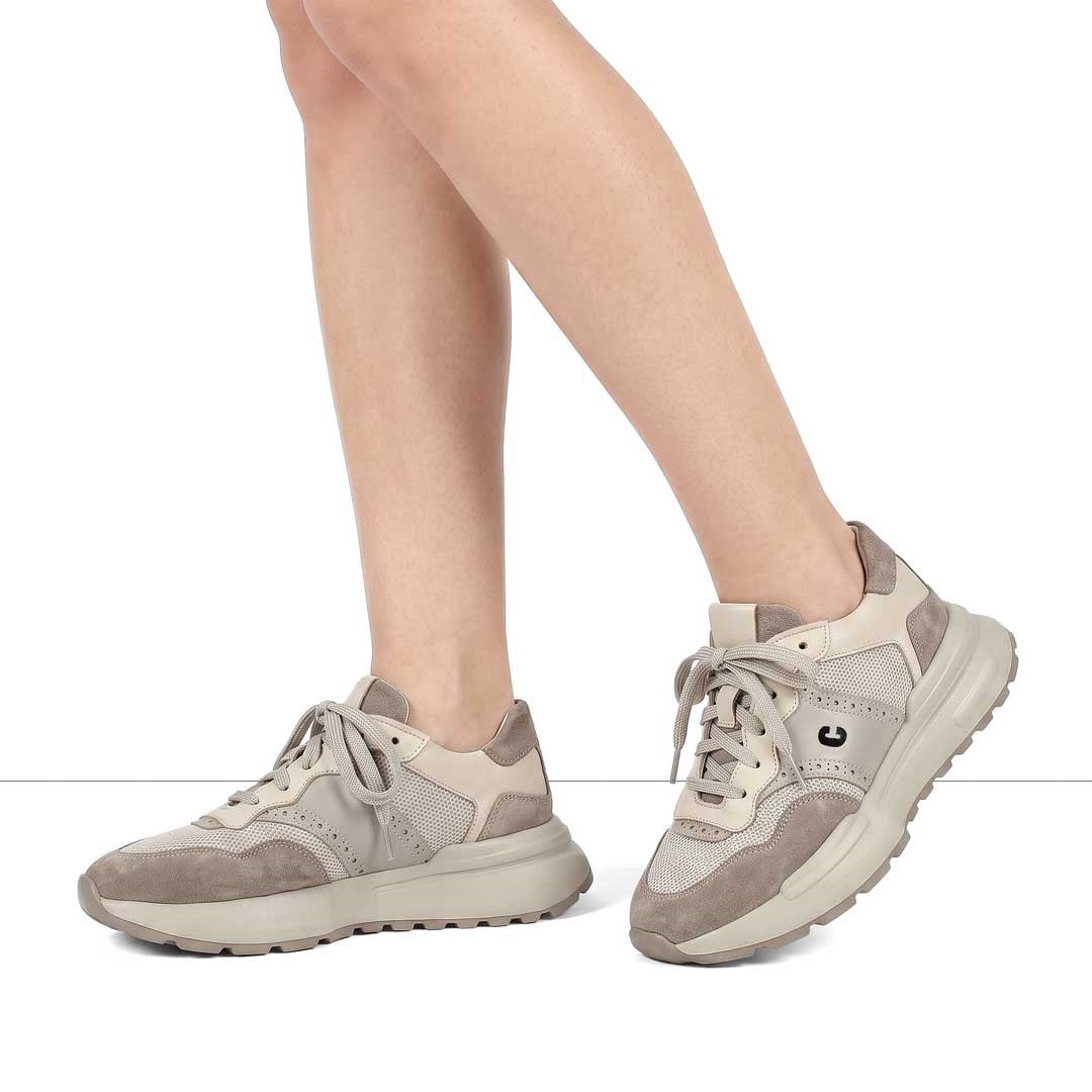 Kadın Bej Bağcıklı Kalın Tabanlı Süet Deri Sneaker