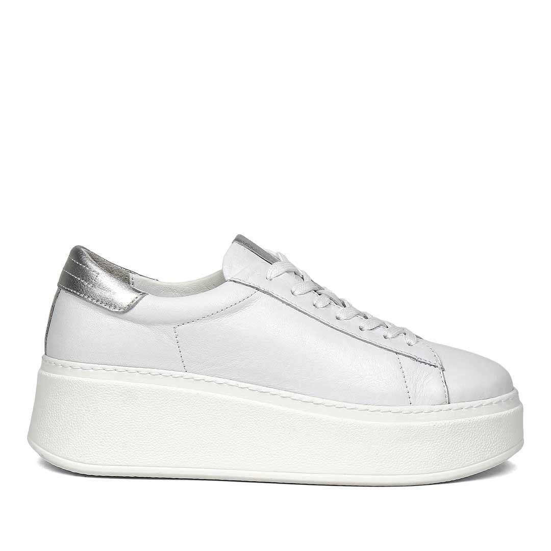 Kadın Beyaz Bağcıklı Kalın Tabanlı Deri Sneaker