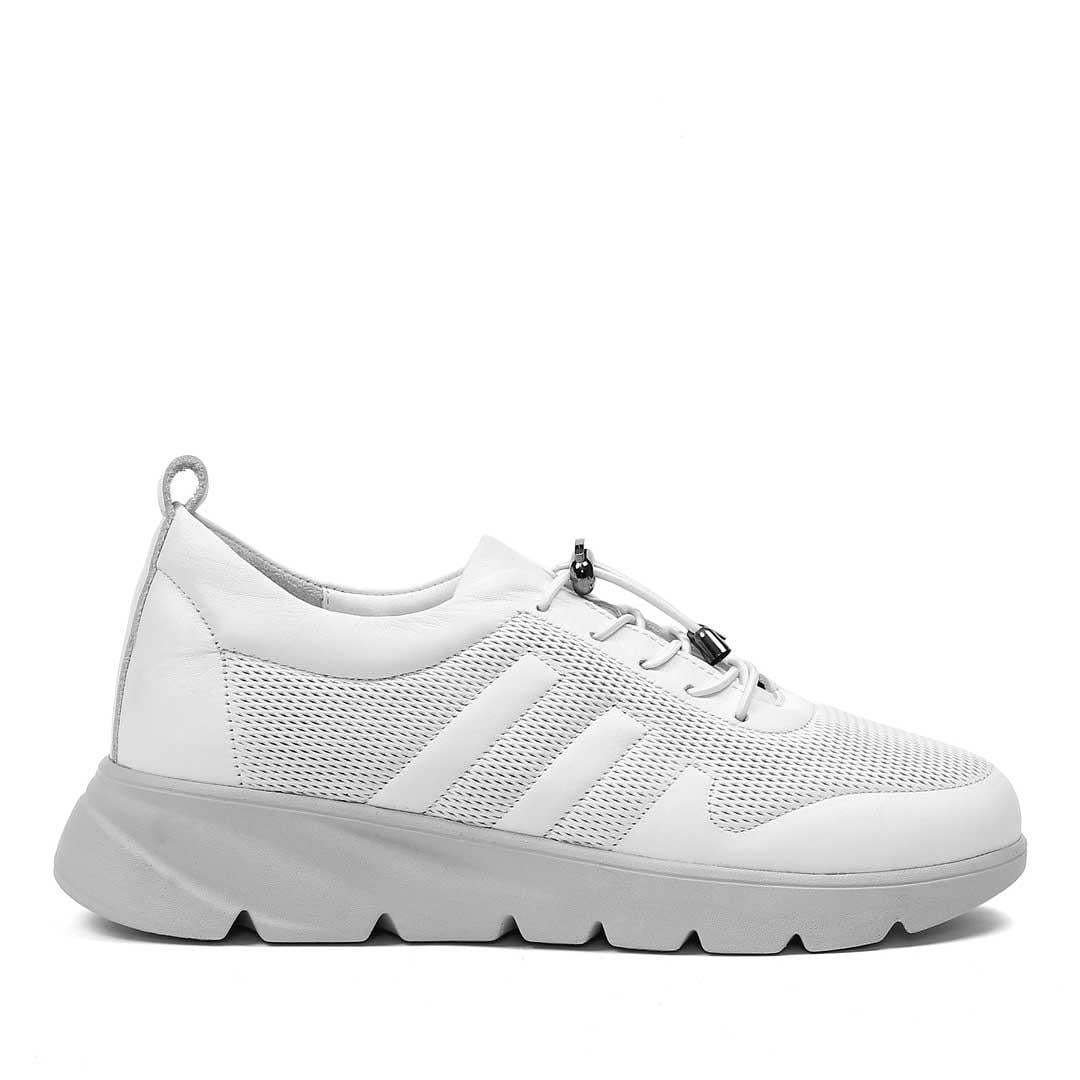 Kadın Beyaz Bağcıklı Kalın Tabanlı Deri Sneaker