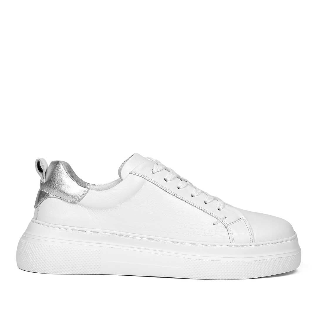 Kadın Beyaz Bağcıklı Kalın Tabanlı Deri Sneaker