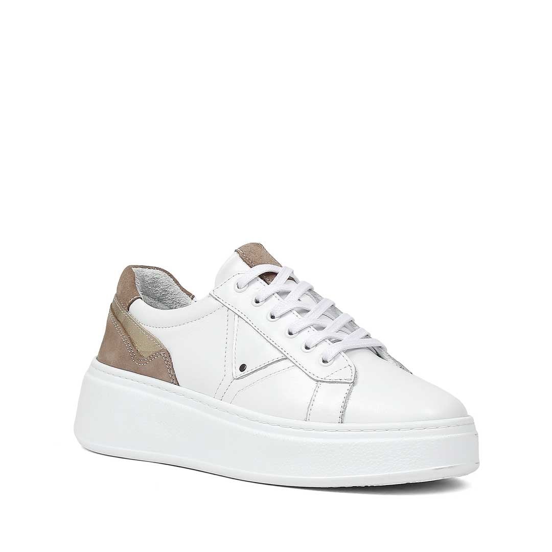 Kadın Beyaz Bağcıklı Kalın Tabanlı Deri Sneaker
