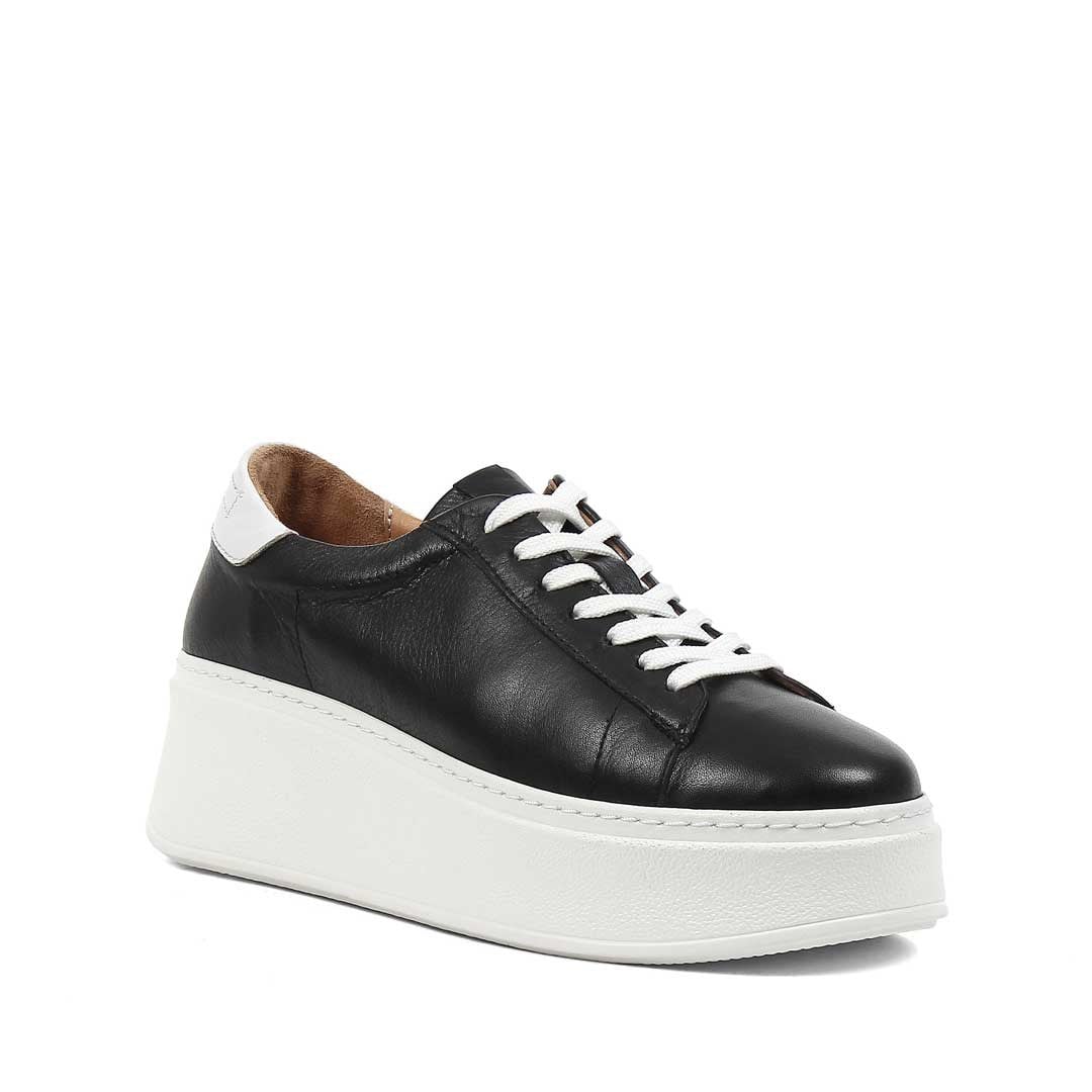Kadın Siyah Bağcıklı Kalın Tabanlı Deri Sneaker