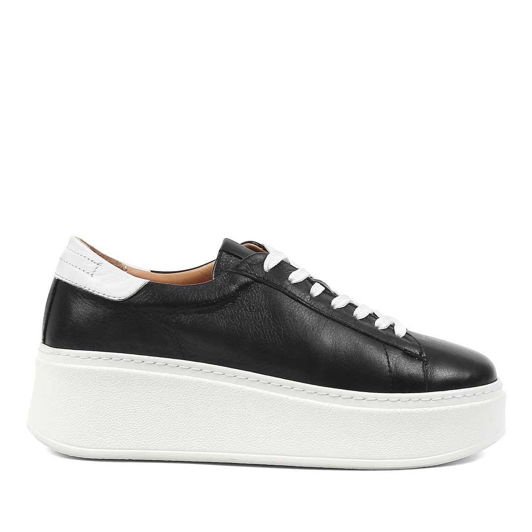 Kadın Siyah Bağcıklı Kalın Tabanlı Deri Sneaker