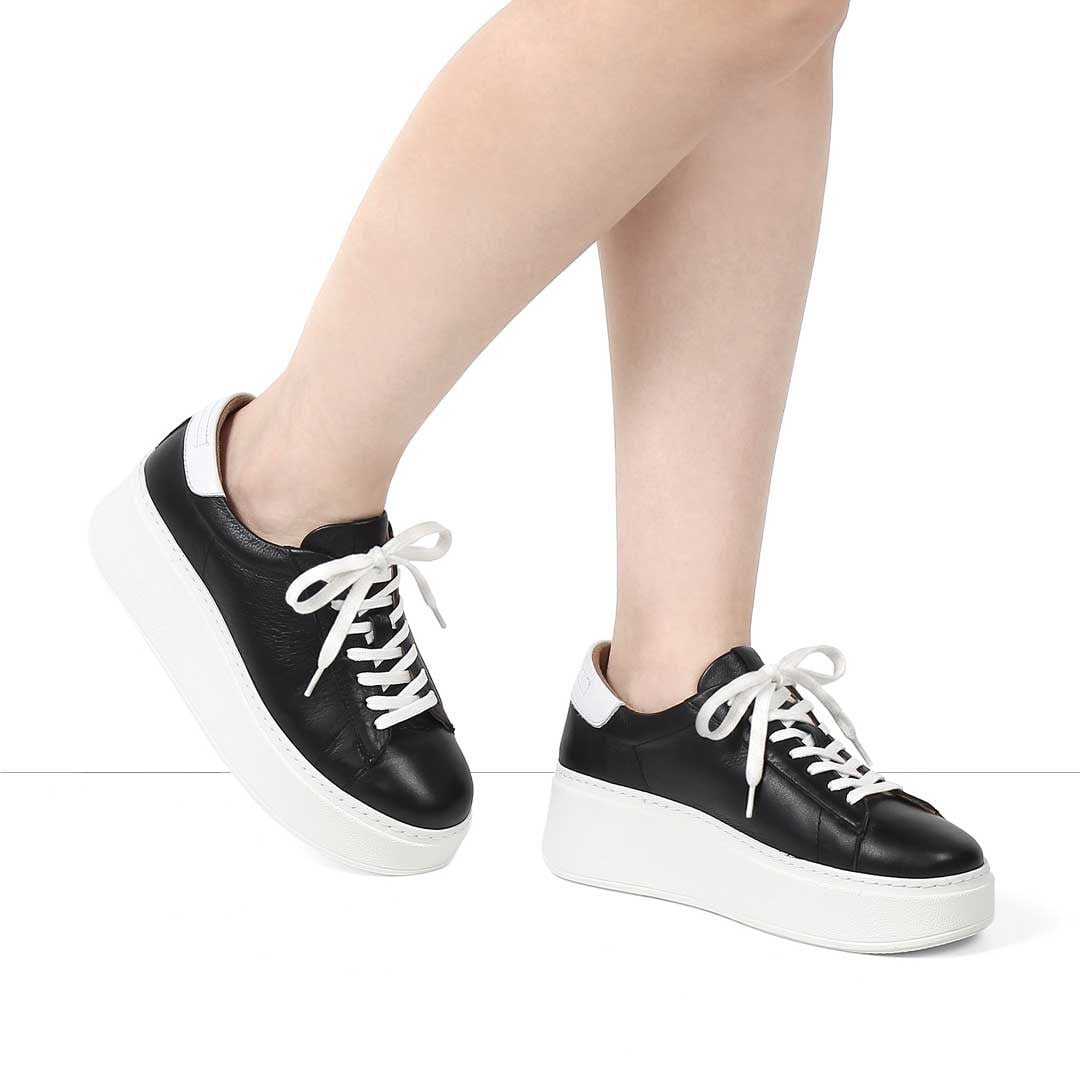 Kadın Siyah Bağcıklı Kalın Tabanlı Deri Sneaker