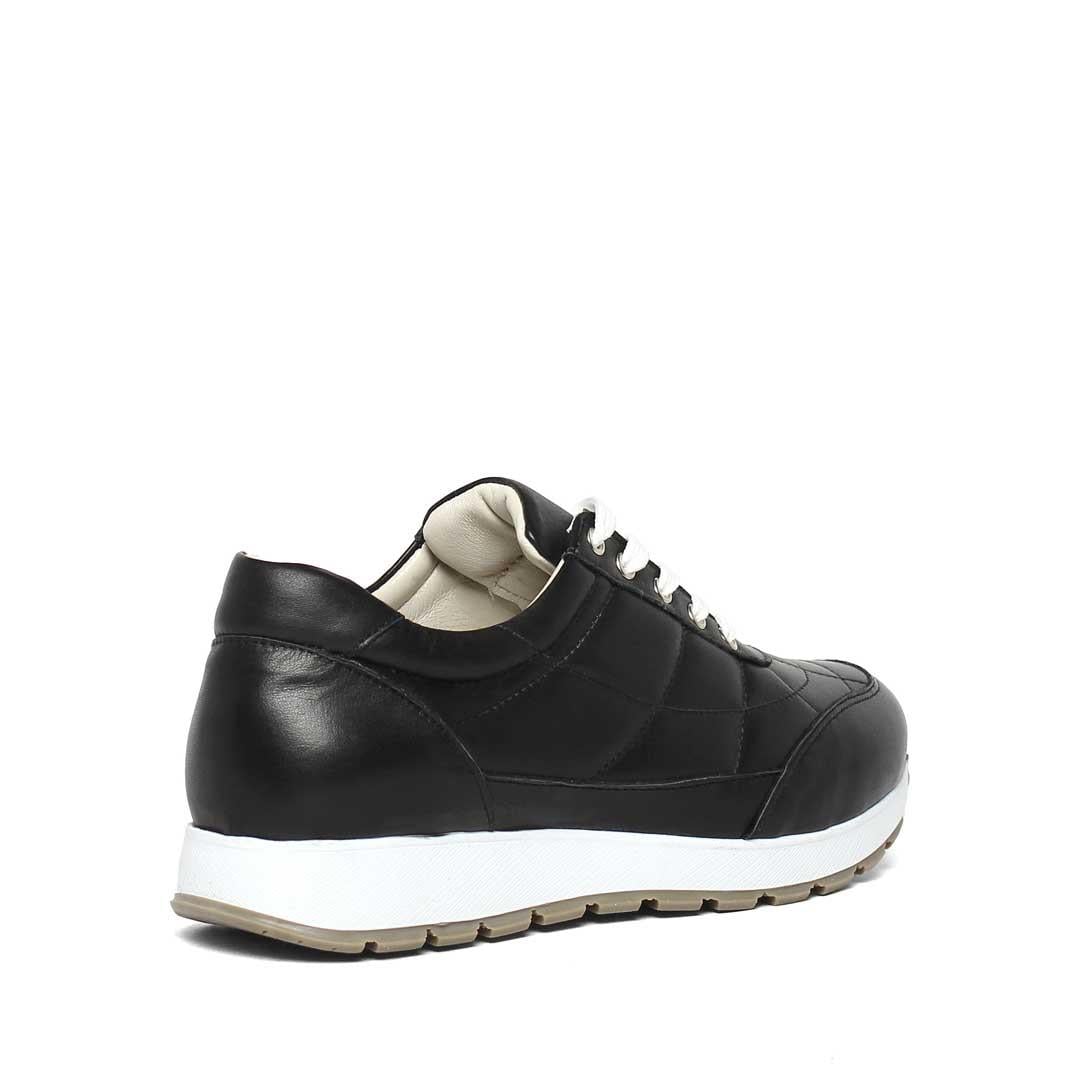 Kadın Siyah Bağcıklı Kalın Tabanlı Deri Sneaker