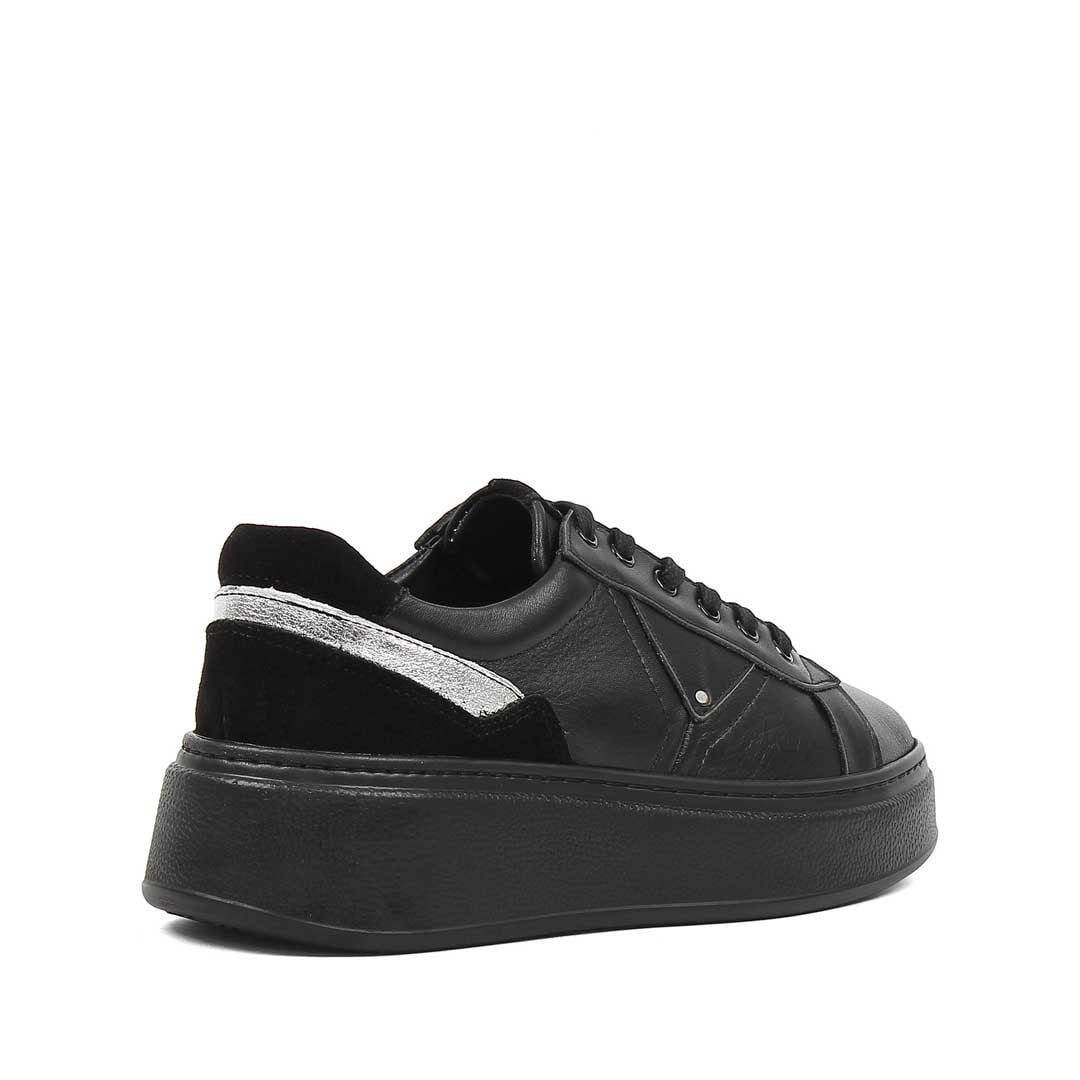 Kadın Siyah Bağcıklı Kalın Tabanlı Deri Sneaker