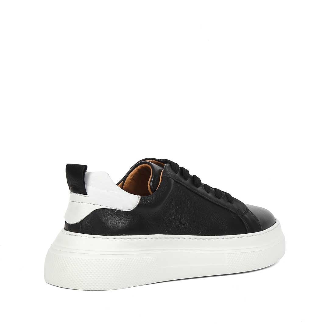 Kadın Siyah Bağcıklı Kalın Tabanlı Deri Sneaker