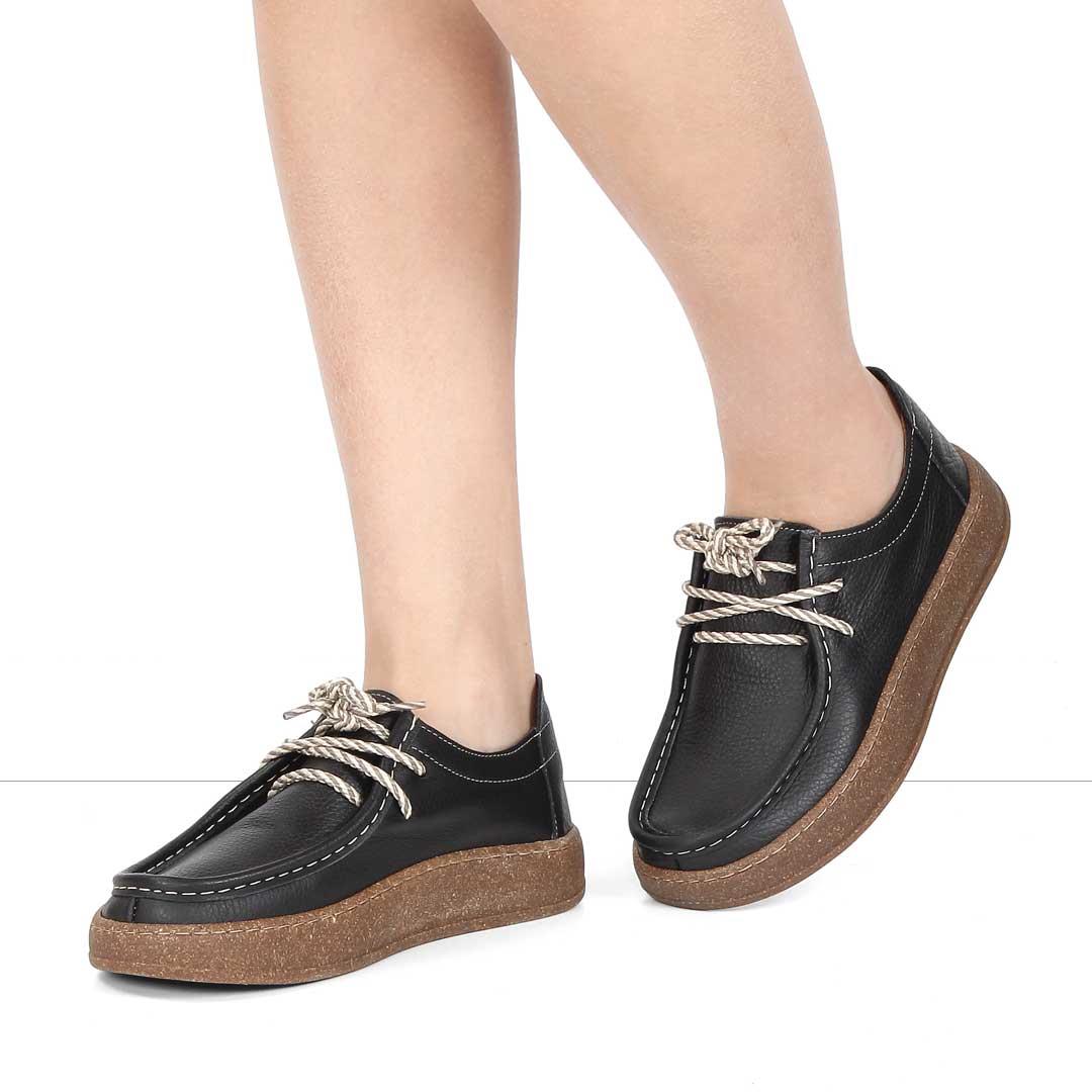 Kadın Siyah Bağcıklı Kalın Tabanlı Deri Ayakkabı