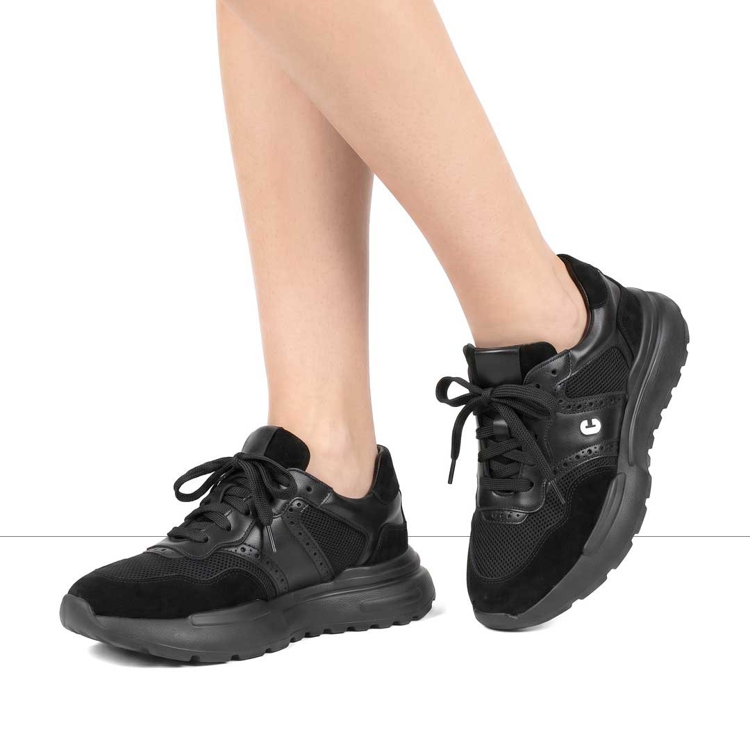 Kadın Siyah Bağcıklı Kalın Tabanlı Süet Deri Sneaker