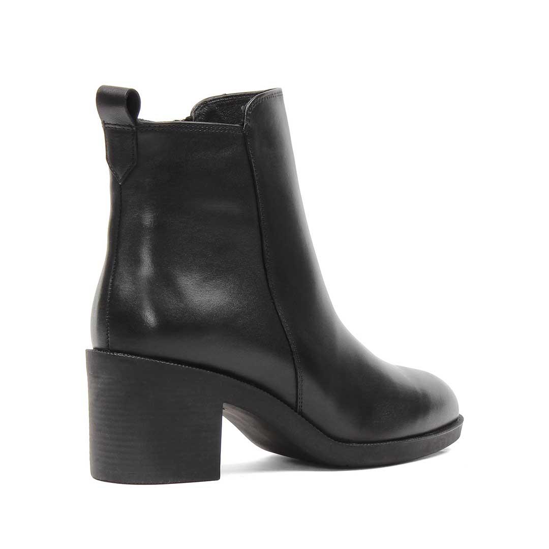 Kadın Siyah Fermuarlı Deri Bot