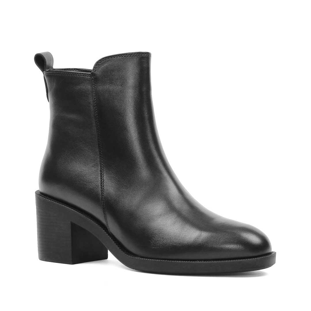 Kadın Siyah Fermuarlı Deri Bot